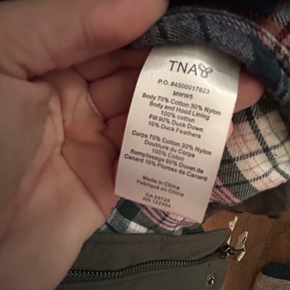 TNA puffer vest with detachable hood - Picture 7 of 8